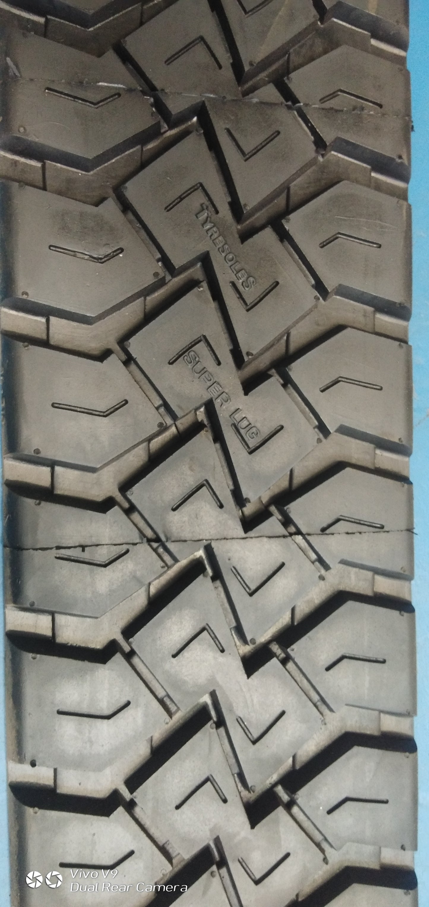 Tyresoles Ecomiles Certified Retreaded Truck Tyres 1000*20