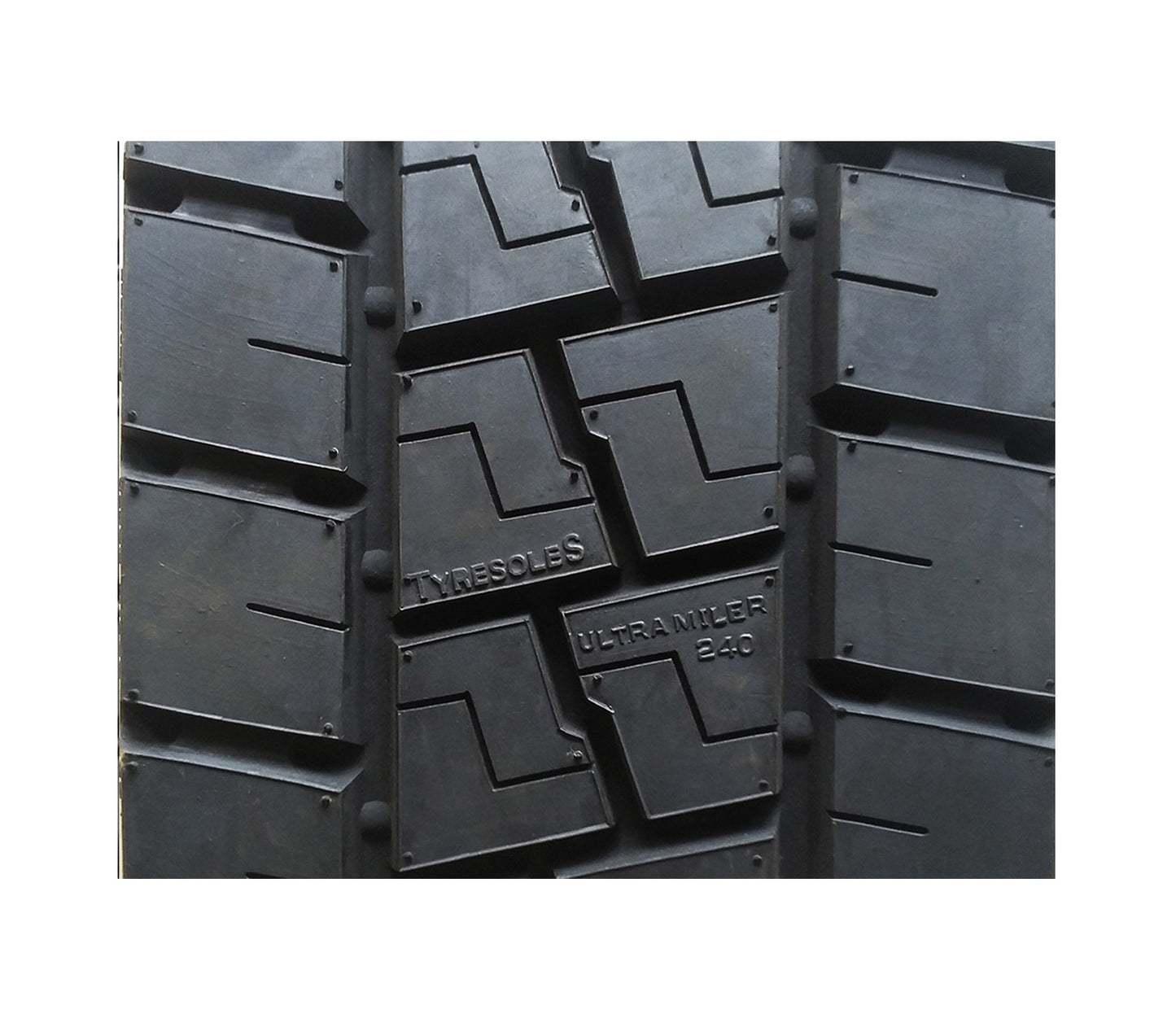 Tyresoles Ecomiles Certified Retreaded Truck Tyres 11.00R20